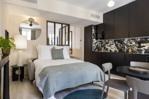 1 chambre, fer et planche Ă repasser, Wi-Fi gratuit, draps fournis