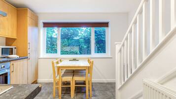 Fridge, oven, stovetop, toaster