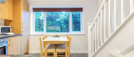 Fridge, oven, stovetop, toaster