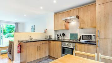 Fridge, oven, stovetop, toaster