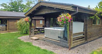 Timber lodge with one double and one twin.