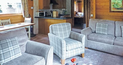 Timber lodge with one double and one twin.