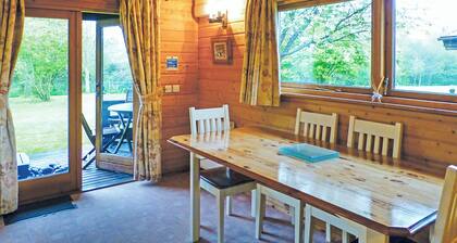 Timber lodge with one double and one twin.