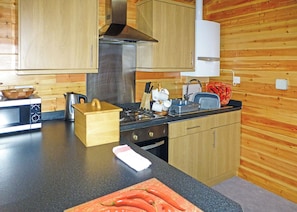 Fridge, oven, stovetop, toaster - Timber lodge with one double and one twin. (Kentisbeare, Nr Cullompton)