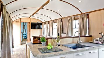 Réfrigérateur, four, plaque de cuisson, lave-vaisselle