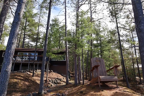 West Nipissing/French River- Beautiful waterfront cabin