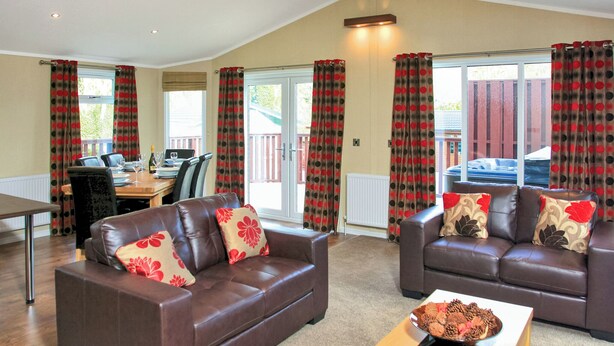 TV, stereo - Luxury 3 bed Hot Tub Lodge (Pet) (Lochgoilhead, on the Drimsynie Estate, Argyll)