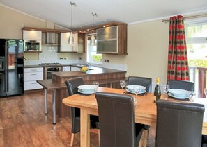 Dining - Luxury 3 bed Hot Tub Lodge (Pet) (Lochgoilhead, on the Drimsynie Estate, Argyll)