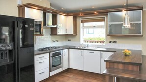 Fridge, microwave, oven, stovetop - Luxury 3 bed Hot Tub Lodge (Pet) (Lochgoilhead, on the Drimsynie Estate, Argyll)