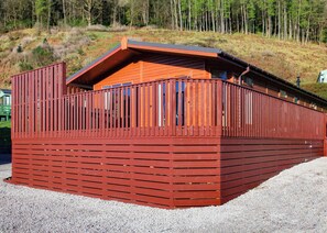Exterior - Luxury 3 bed Hot Tub Lodge (Pet) (Lochgoilhead, on the Drimsynie Estate, Argyll)