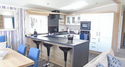 The Toronto Lodge is about luxurious family staycations.