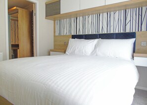 2 bedrooms, free WiFi - The Toronto Lodge is about luxurious family staycations. (Chester)