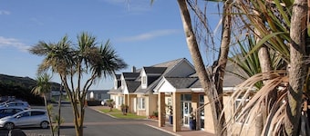 Spacious and contemporary holiday home providing superb space and comfort.