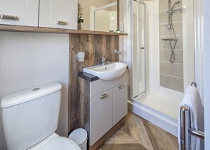 Bathrobes, slippers - Spacious and contemporary holiday home providing superb space and comfort. (Lendalfoot)