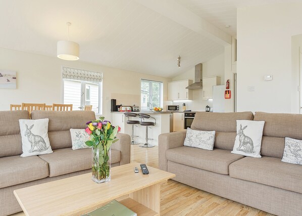 Living area - 1 bedroom accommodation in Carnmenellis, Nr Falmouth (Carnmenellis, Nr Falmouth)