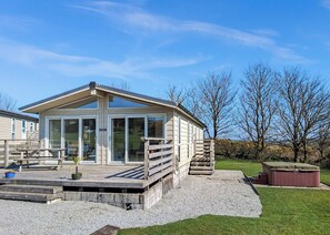 Outdoor dining - 3 bedroom accommodation in Carnmenellis, Nr Falmouth (Carnmenellis, Nr Falmouth)