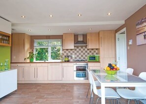 Fridge, oven, stovetop, toaster