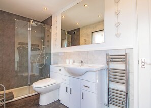 Bathrobes, slippers - Lodge with one king-size double with TV. (Newby Bridge, Lake Windermere)