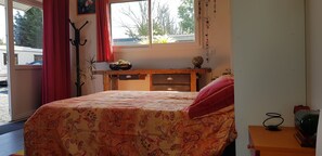 1 bedroom, WiFi, bed sheets - Bed and Breakfast closed to the sea (disabled access and Hammam) (OYE PLAGE)