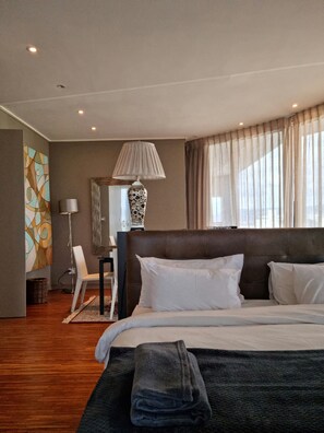 Standard Apartment, 2 Bedrooms | In-room safe, free WiFi - Manhattan Towers by Smart City Stays (Cape Town)