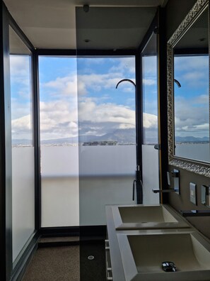 Standard Apartment, 2 Bedrooms | Bathroom