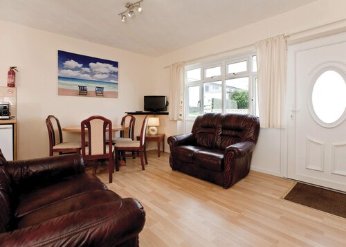 Bungalow with one double and one single.