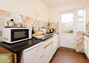 Køleskab, ovn, kogeplade, brødrister