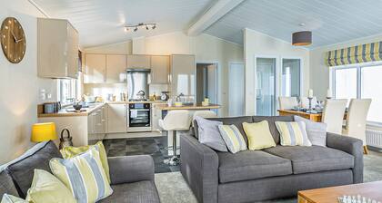 Spacious and contemporary lodge perfect for a family retreat.