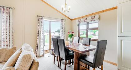 The Lintrathen Lodge, sleeps up to six, with one double and two twin rooms.