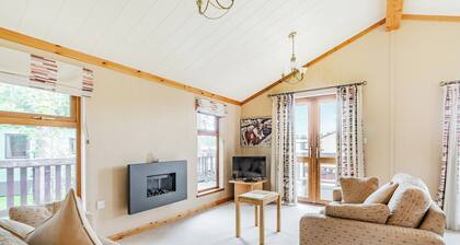The Lintrathen Lodge, sleeps up to six, with one double and two twin rooms.