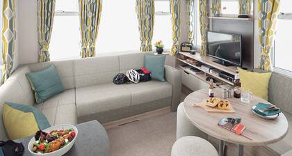 Essential Clover Caravan (Sleeps 4, Dog Friendly)