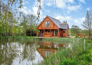 Exterior - Stunning lodge built on the edge of the lake. (Anglesey)