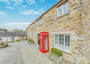 Exterior - Sleeping six, Above Town is a beautiful, two-storey cottage. (Watergate, Looe)