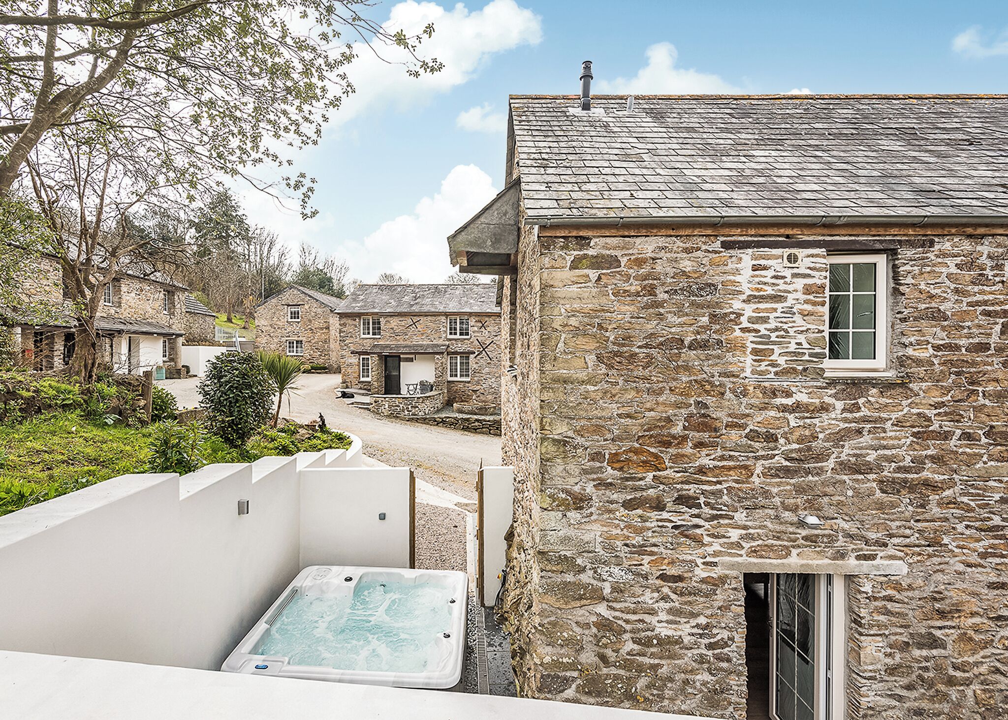 Tina de hidromasaje al aire libre