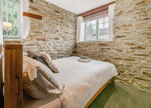 3 bedrooms, free WiFi - Sleeping six, Above Town is a beautiful, two-storey cottage. (Watergate, Looe)