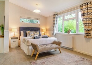 1 bedroom, free WiFi - Luxury boutique style lodge perfect for couples. (Beetley, Dereham)