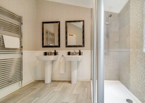 Bathroom - Luxury boutique style lodge perfect for couples. (Beetley, Dereham)