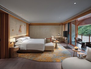 Phòng Suite Junior, 1 giường cỡ king, quang cảnh vườn (Living Area) | 1 phòng ngủ, bàn, truy cập Internet không dây miễn phí, bộ trải giường