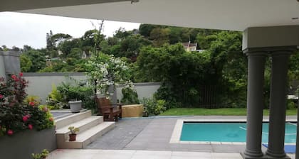 Exotic cool Bluebird Guest apartment- 5 min to beach