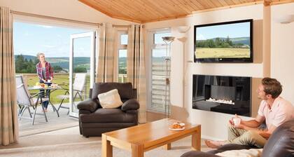 Superb lodge with luxurious and contemporary styling features.