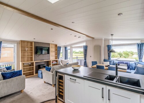 Luxury Lodge Hot Tub (Pet)