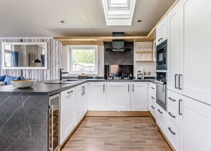 Fridge, oven, stovetop, toaster - Luxury Lodge Hot Tub (Pet) (Potterhanworth)