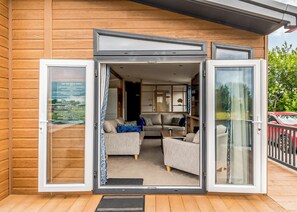 Exterior detail - Luxury Lodge Hot Tub (Pet) (Potterhanworth)