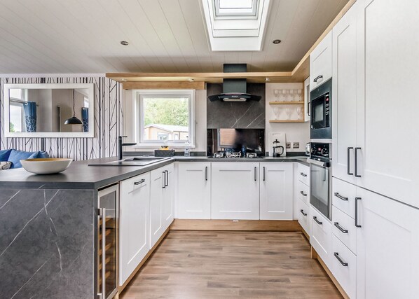 Fridge, oven, stovetop, toaster - Luxury Lodge Hot Tub (Pet) (Potterhanworth)