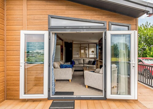 Luxury Lodge Hot Tub (Pet)