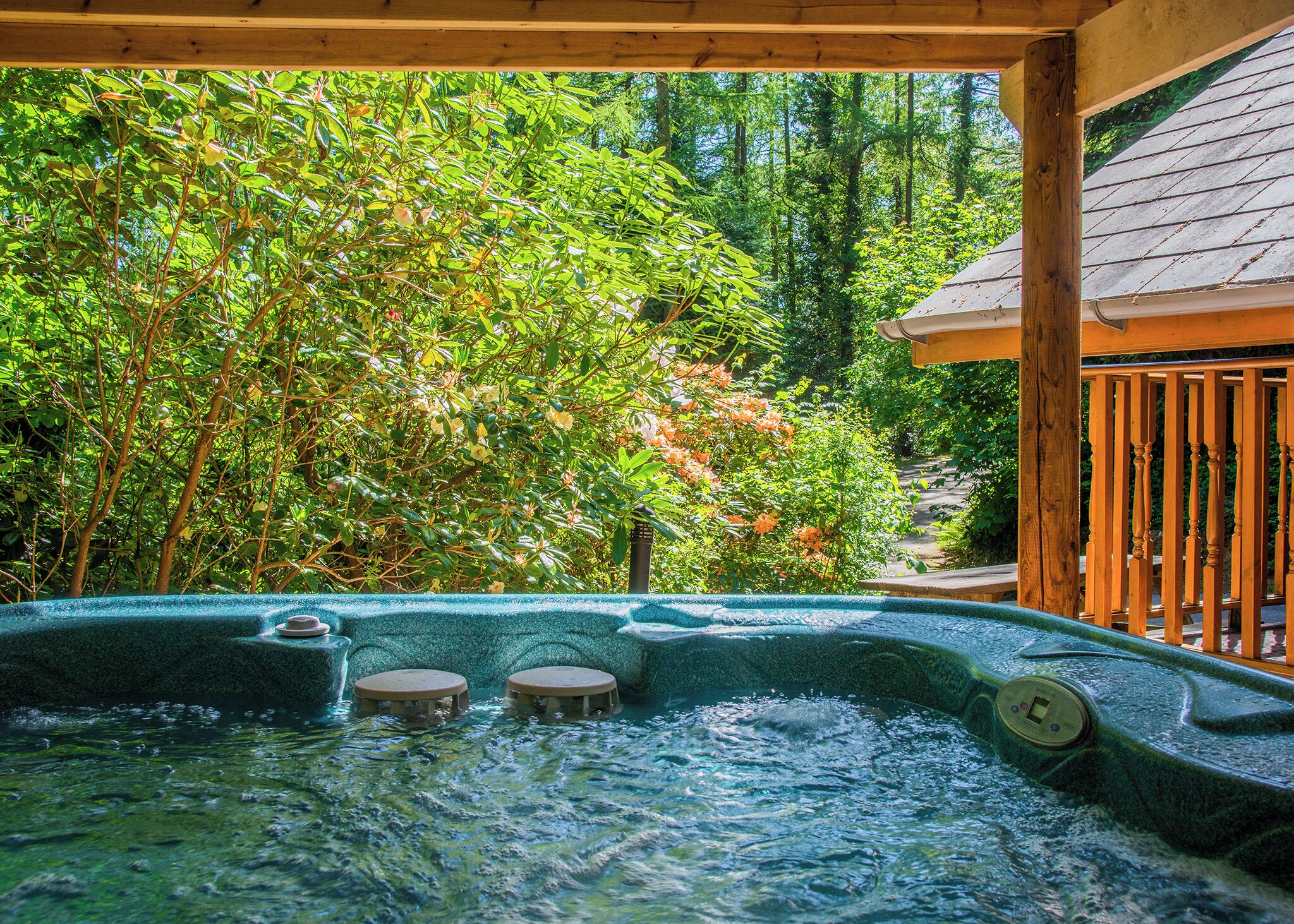 Bañera de hidromasaje al aire libre