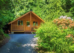 Exterior - Timber lodge set high in an elevated position. (Webbery, Bideford)