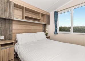 3 bedrooms - Modern and contemporary caravan. (Reynalton, Nr Narberth)