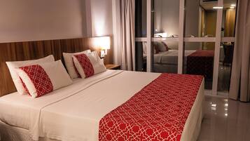 Quarto luxo | Frigobar, escrivaninha, espaço de trabalho para notebook, berços grátis