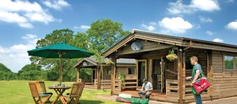 Studio timber lodge with one double.